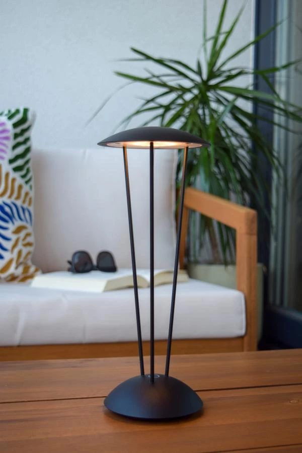 Lucide RENEE - Rechargeable Table lamp Indoor/Outdoor - Battery pack/batteries - Ø 12,3 cm - LED Dim. - 1x2,2W 2700K/3000K - IP54 - With wireless charging pad - Black - ambiance 1